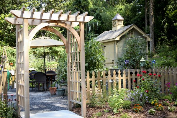 Cost of Trellis Mounting in Brunswick